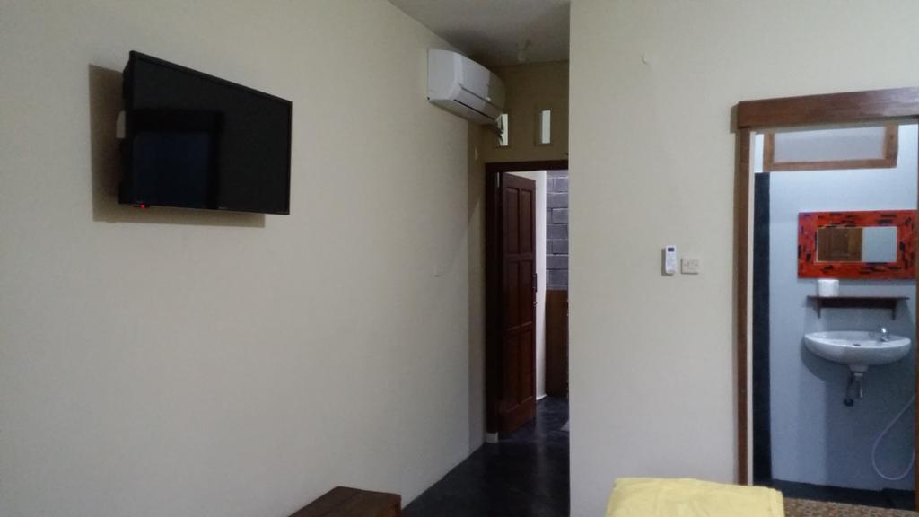 Ndalem Mj Homestay Джокякарта Екстериор снимка