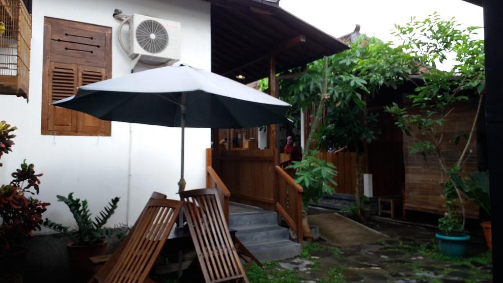 Ndalem Mj Homestay Джокякарта Екстериор снимка