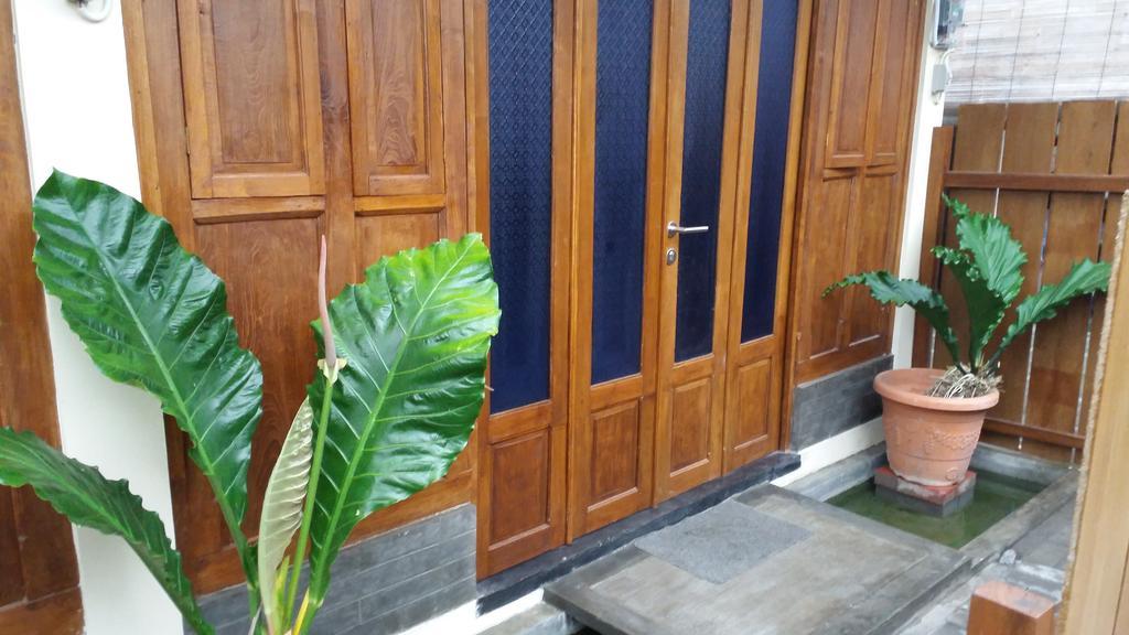 Ndalem Mj Homestay Джокякарта Екстериор снимка