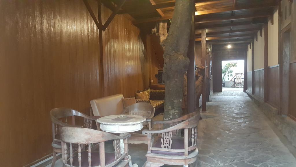 Ndalem Mj Homestay Джокякарта Екстериор снимка