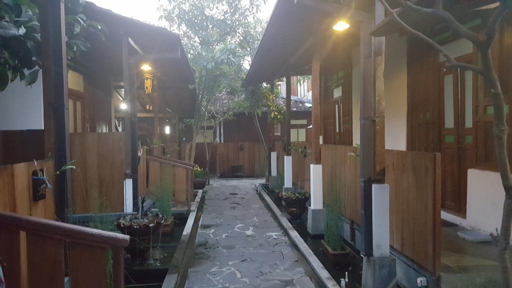 Ndalem Mj Homestay Джокякарта Екстериор снимка
