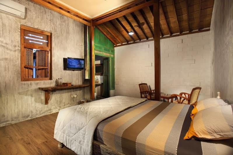 Ndalem Mj Homestay Джокякарта Екстериор снимка