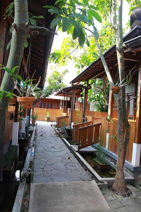 Ndalem Mj Homestay Джокякарта Екстериор снимка
