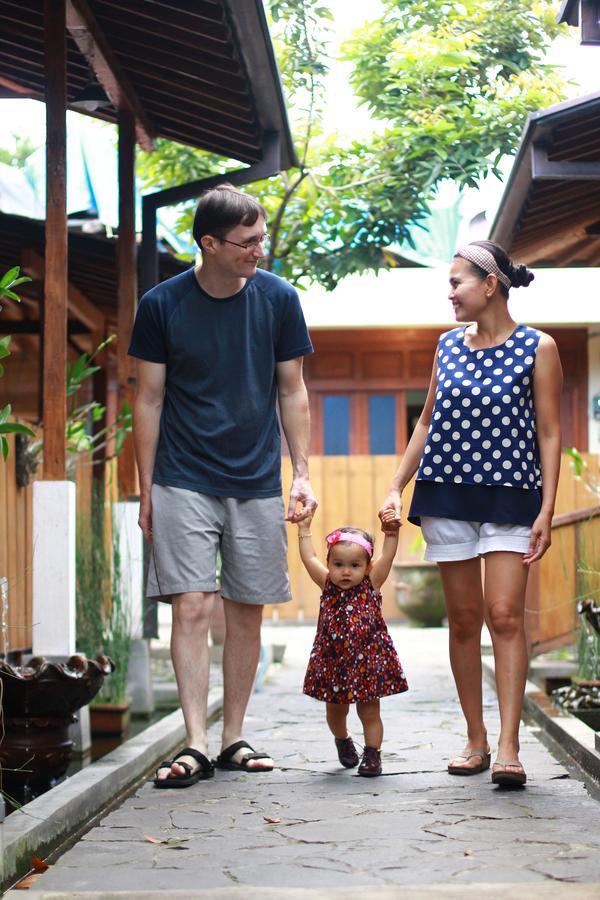 Ndalem Mj Homestay Джокякарта Екстериор снимка