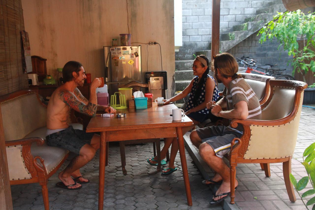 Ndalem Mj Homestay Джокякарта Екстериор снимка