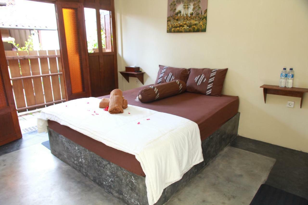 Ndalem Mj Homestay Джокякарта Екстериор снимка
