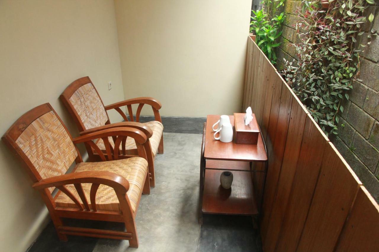 Ndalem Mj Homestay Джокякарта Екстериор снимка