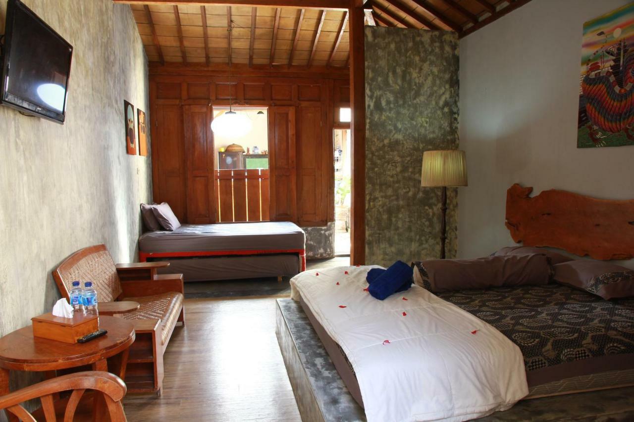 Ndalem Mj Homestay Джокякарта Екстериор снимка
