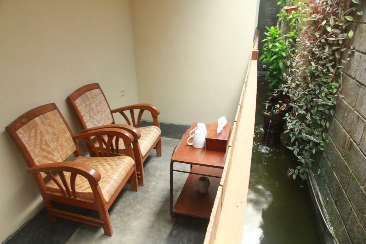 Ndalem Mj Homestay Джокякарта Екстериор снимка