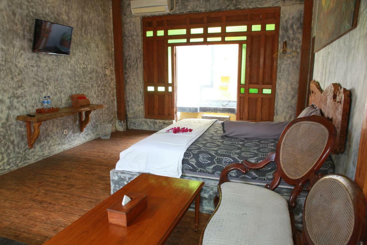 Ndalem Mj Homestay Джокякарта Екстериор снимка