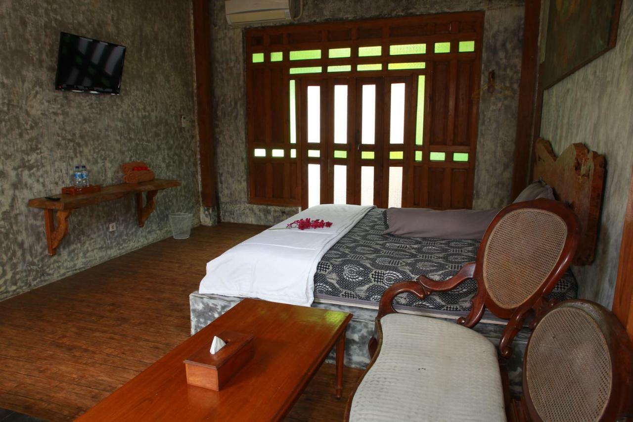 Ndalem Mj Homestay Джокякарта Екстериор снимка